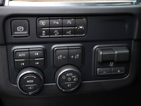 New 2026 Chevrolet Tahoe High Country AWD/4WD image 14