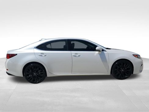 Used 2016 Lexus ES 350 w/ Premium Package w/Wood Trim FWD image 4