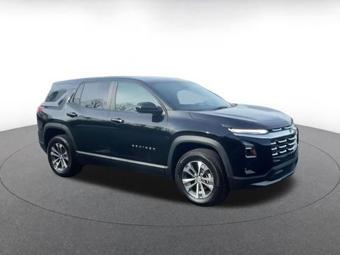 Used 2025 Chevrolet Equinox LT image 2