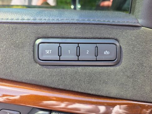Used 2019 Cadillac Escalade ESV Luxury AWD/4WD image 11