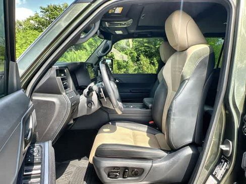 Used 2024 Lexus GX 550 AWD/4WD image 11