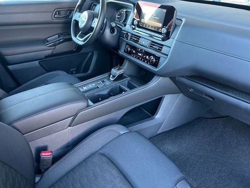 New 2025 Nissan Pathfinder S image 13