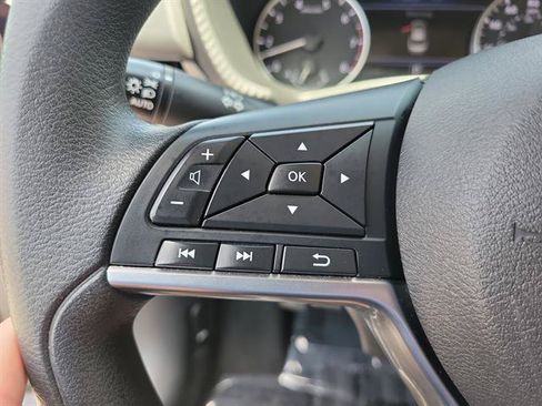Used 2024 Nissan Sentra SV FWD image 17