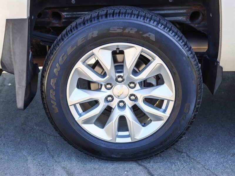 Used 2014 Chevrolet Silverado 1500 High Country w/ High Country Premium Package AWD/4WD image 13
