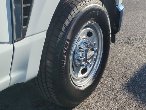 New 2026 Ford F250 XL w/ XL Chrome Package image 13