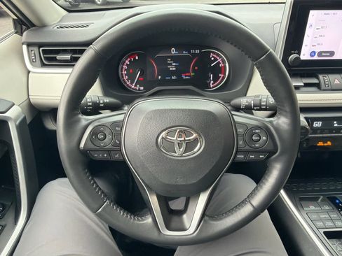 Used 2023 Toyota RAV4 XLE Premium image 15