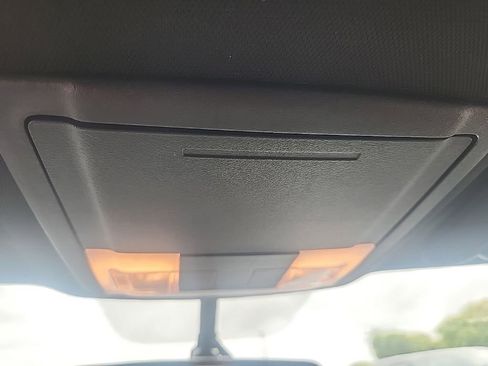 Used 2019 Ford Explorer XLT w/ Equipment Group 202A FWD image 24