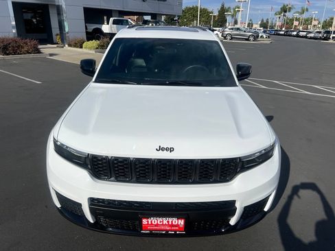 Used 2023 Jeep Grand Cherokee L Laredo AWD/4WD image 9