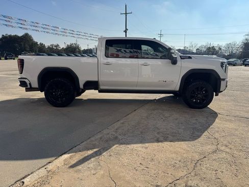 Used 2024 GMC Sierra 2500 AT4 w/ AT4 Preferred Package image 6