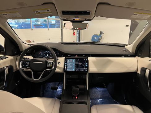 Used 2025 Land Rover Discovery Sport S image 28