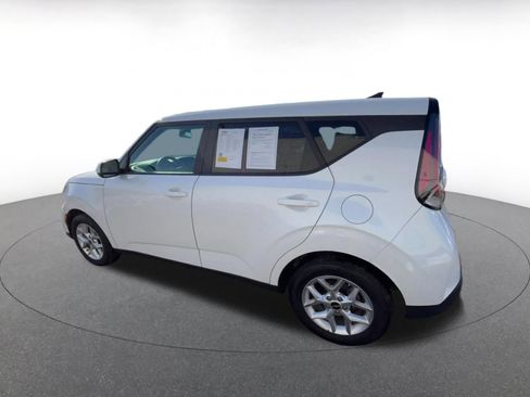 Used 2025 Kia Soul LX w/ LX Technology Package image 8