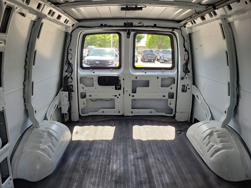 Used 2021 Chevrolet Express 2500 w/ Driver Convenience Package RWD image 14