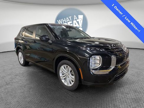 Used 2023 Mitsubishi Outlander ES image 1