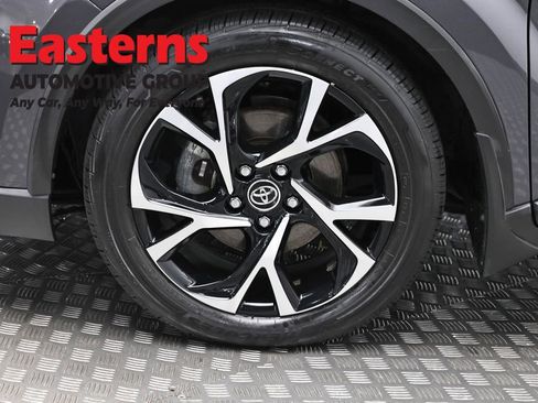 Used 2019 Toyota C-HR Limited FWD image 30