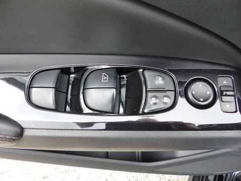Used 2024 Nissan Altima 2.5 SR AWD/4WD image 23