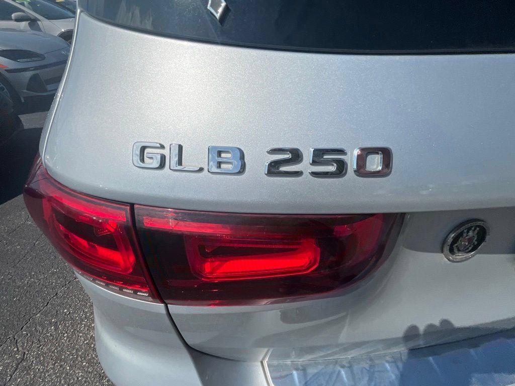 Used 2020 Mercedes-Benz GLB 250 4MATIC image 8