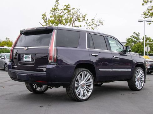 Used 2018 Cadillac Escalade Platinum AWD/4WD image 7