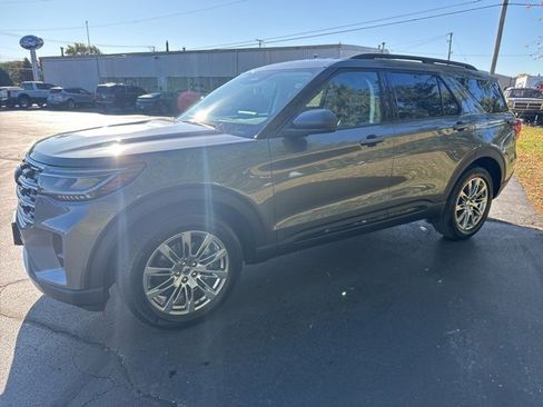New 2026 Ford Explorer Active w/ Active Comfort Package image 2