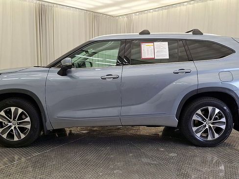 Certified 2020 Toyota Highlander XLE AWD/4WD image 12