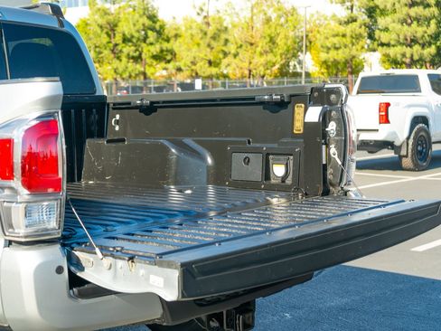 Used 2023 Toyota Tacoma TRD Off-Road w/ Technology Package AWD/4WD image 23