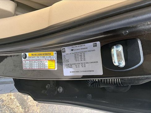 Used 2021 Cadillac Escalade ESV Premium Luxury AWD/4WD image 4