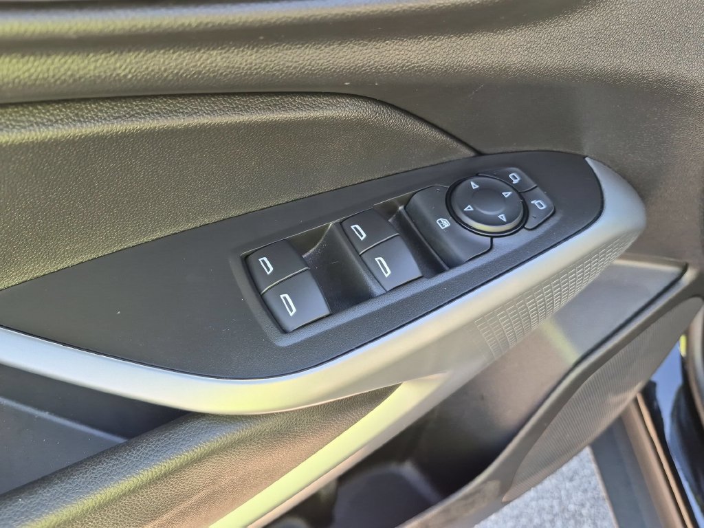 Used 2025 Chevrolet Trax LS FWD image 13