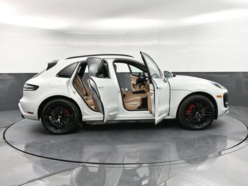 Certified 2025 Porsche Macan GTS AWD/4WD image 36