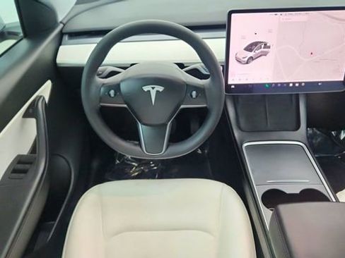 Used 2021 Tesla Model Y Long Range image 35