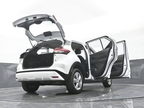 Used 2022 Nissan Kicks S FWD image 49