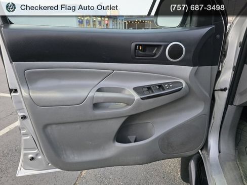 Used 2013 Toyota Tacoma PreRunner image 19