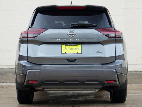 Used 2024 Nissan Rogue SL FWD image 10