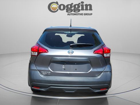 Used 2019 Nissan Kicks S image 4