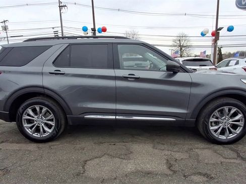 Certified 2022 Ford Explorer XLT w/ Equipment Group 202A image 9