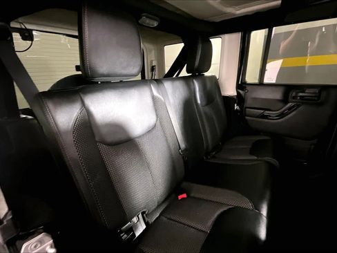 Used 2016 Jeep Wrangler Unlimited Sahara AWD/4WD image 19