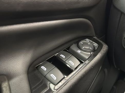 Used 2024 Chevrolet Equinox Premier image 24