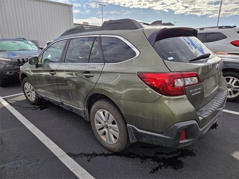 Used 2019 Subaru Outback 2.5i Premium image 2