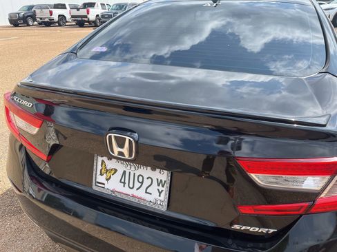 Used 2018 Honda Accord Sport image 14