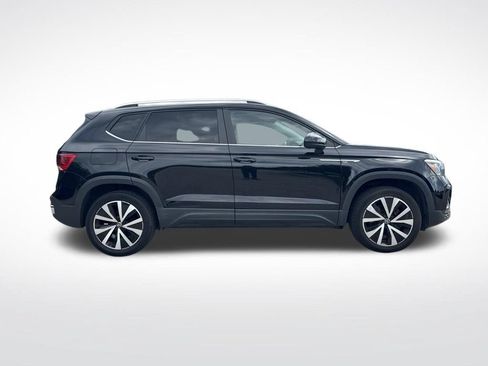 Used 2022 Volkswagen Taos SE FWD image 4