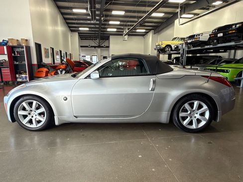 Used 2004 Nissan 350Z Enthusiast w/ Side Airbags Pkg image 29