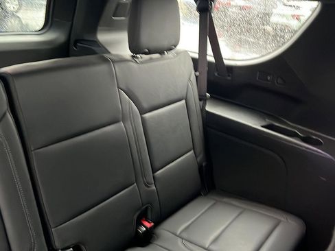 Used 2025 Chevrolet Suburban Z71 AWD/4WD image 29