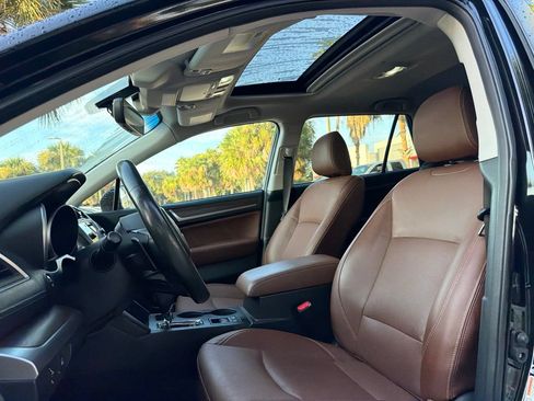 Used 2019 Subaru Outback 3.6R Touring AWD/4WD image 6