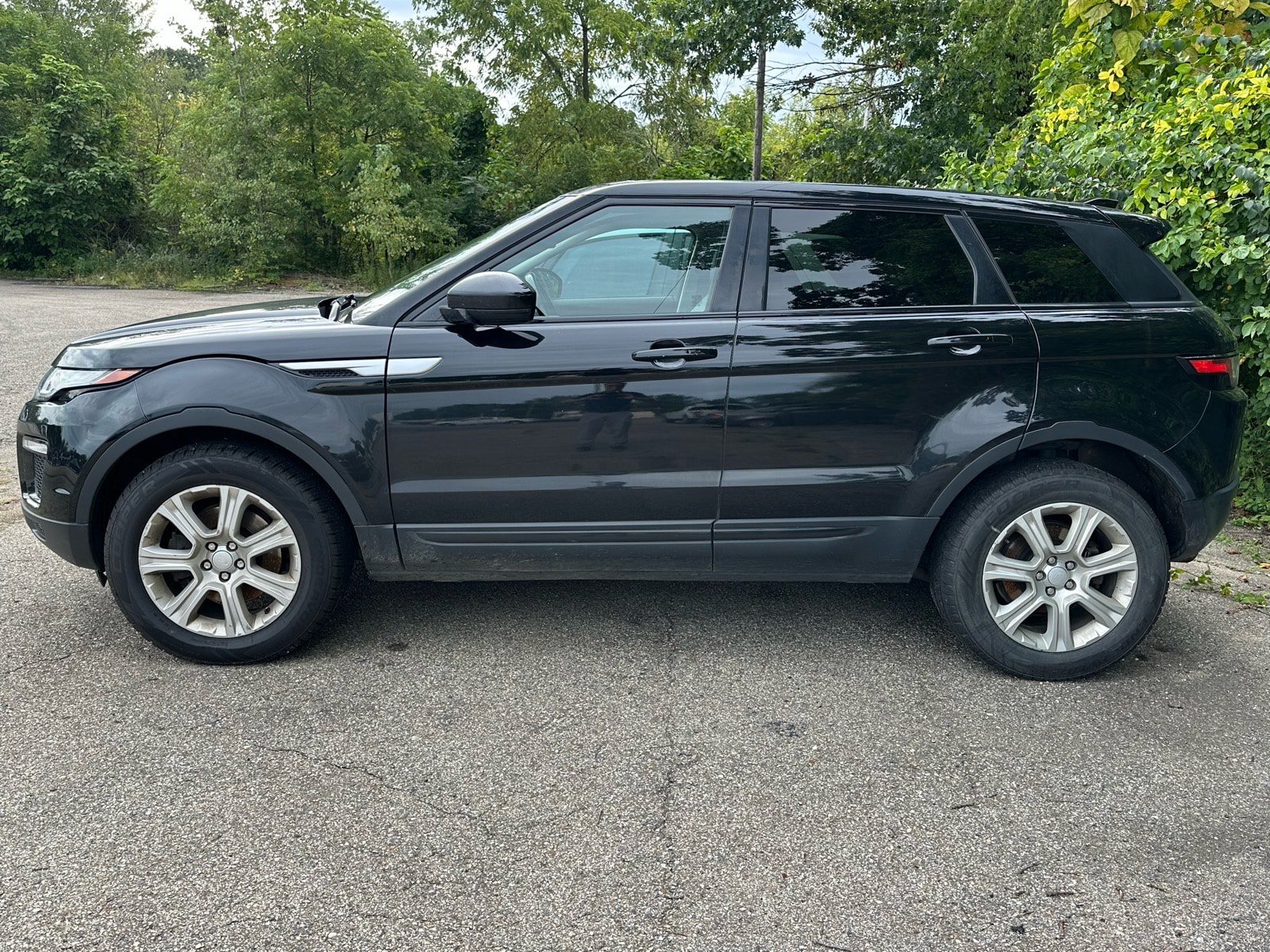 Used 2018 Land Rover Range Rover Evoque SE Premium AWD/4WD image 4