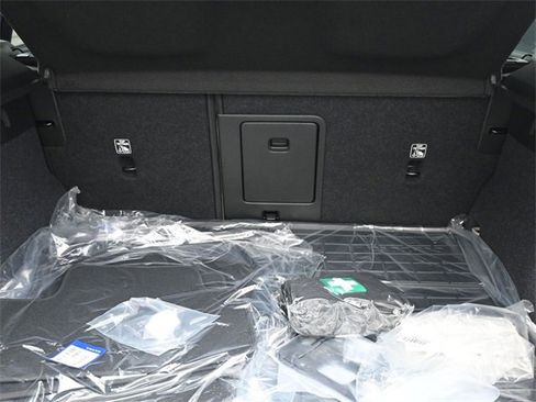 New 2026 Volvo XC40 B4 Plus w/ Protection Package Premier image 31