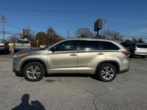 Used 2014 Toyota Highlander XLE image 4