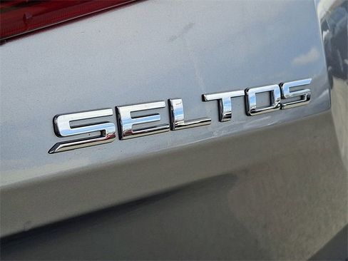 Used 2021 Kia Seltos EX image 33