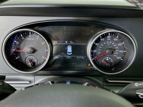Used 2022 Kia Carnival LX FWD image 18