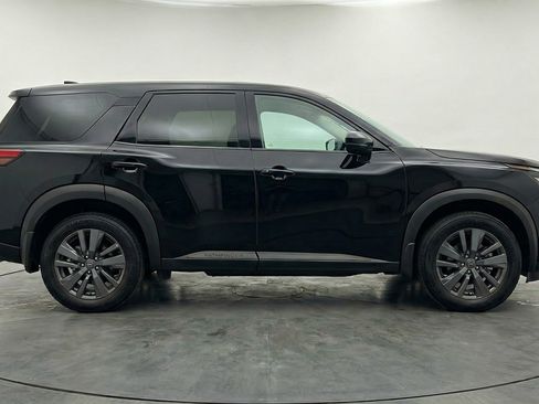 Used 2025 Nissan Pathfinder SV image 11