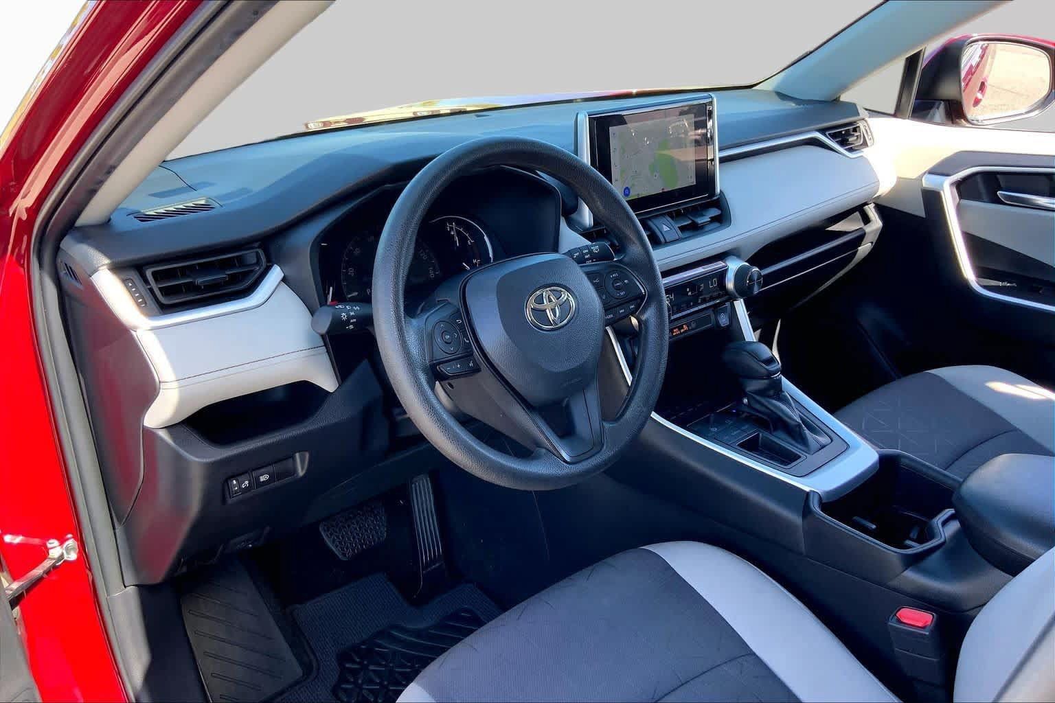 Used 2024 Toyota RAV4 XLE FWD image 17