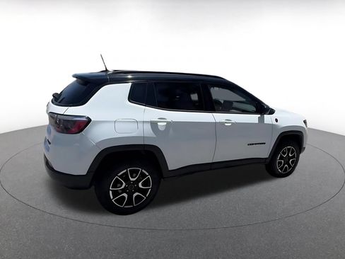 Used 2025 Jeep Compass Trailhawk AWD/4WD image 15