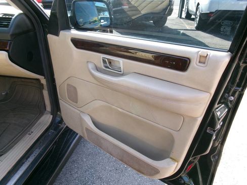 Used 2002 Land Rover Range Rover HSE image 8